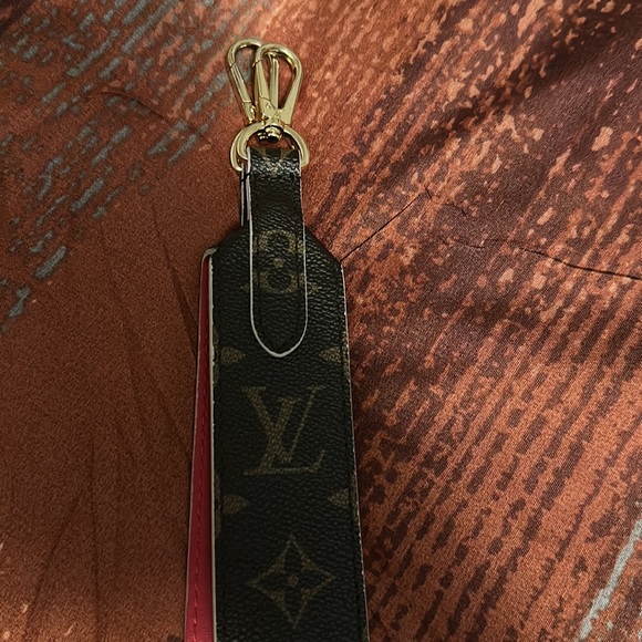 Louis Vuttion purse strap can be worn as a crossbody or on shoulder 90cm long - Picture 9 of 14